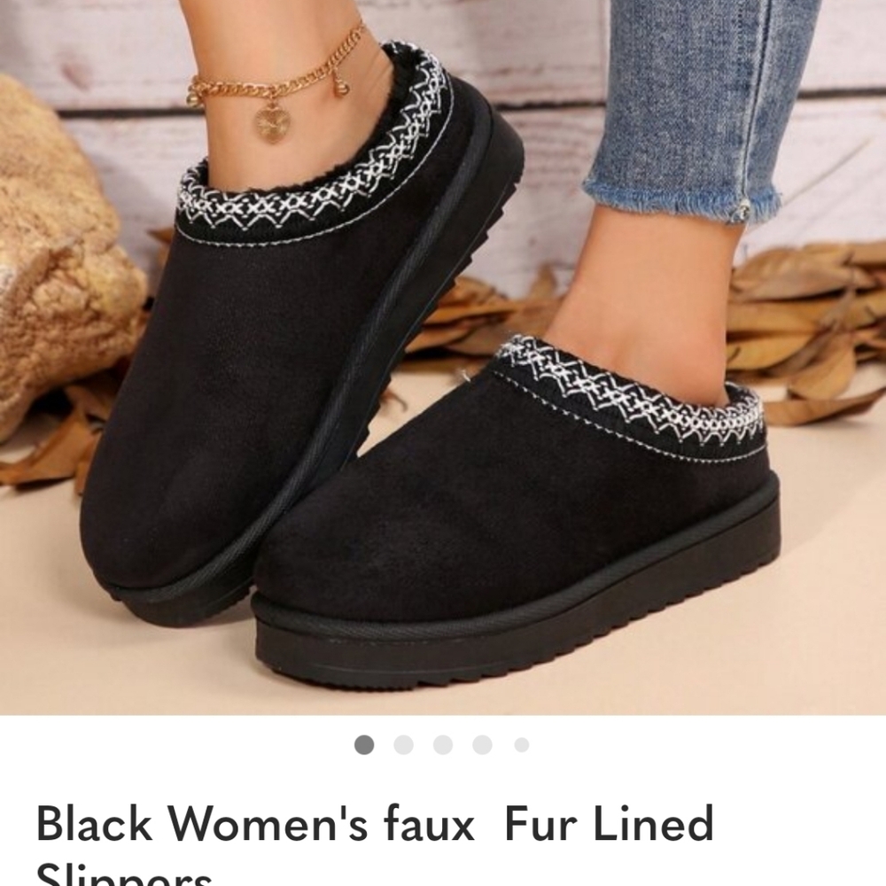 Black Women's faux Fur Lined Slippers - Picture 2 of 5
